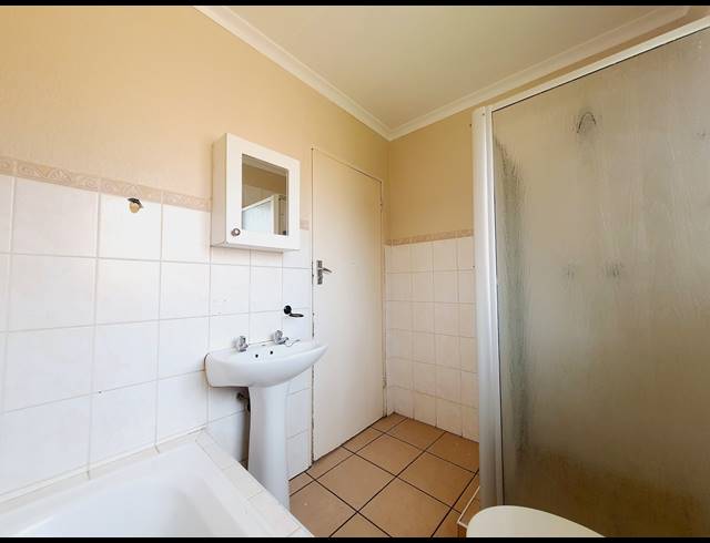 2 BEDROOM APARTMENT RENTED IN HALFWAY GARDENS